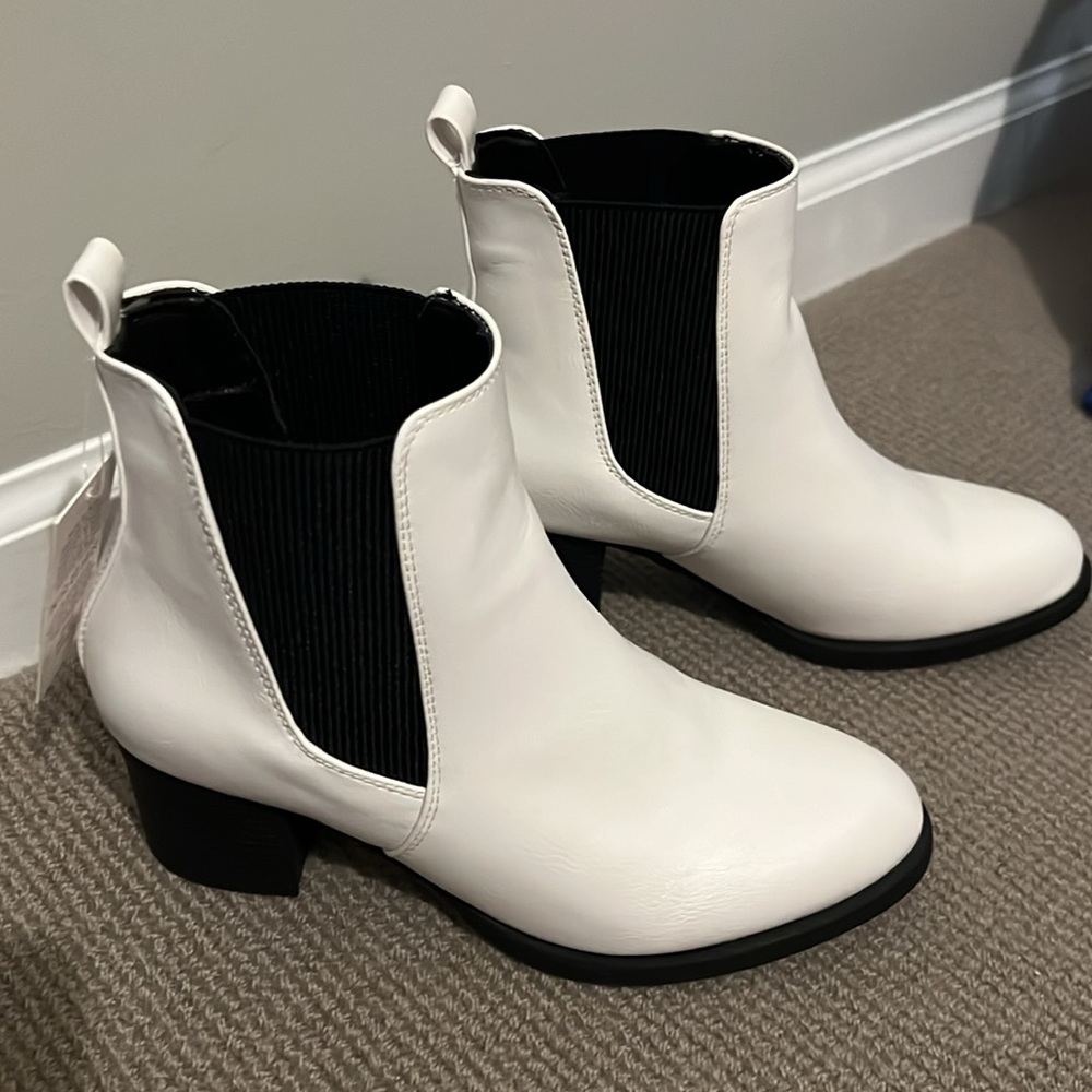 White booties - Picture 2 of 2